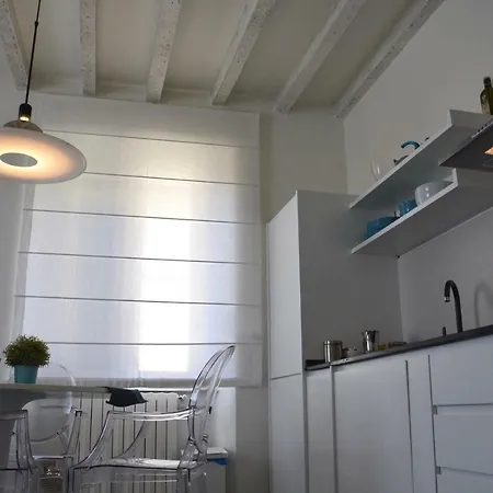 Corso Garibaldi White Blue Suite *