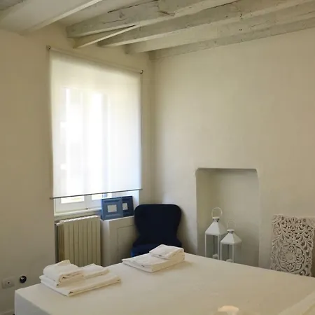 Corso Garibaldi White Blue Suite *
